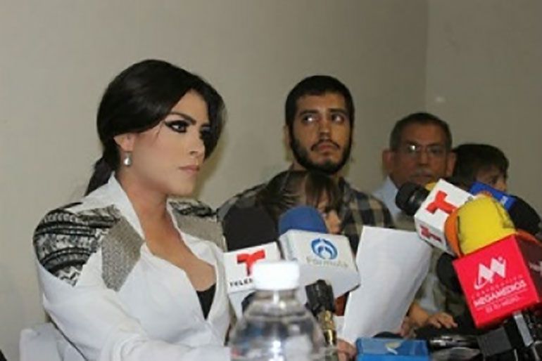Claudia Berenice Ochoa Félix durante su breve encuentro con la prensa hace cinco años (Foto: archivo)