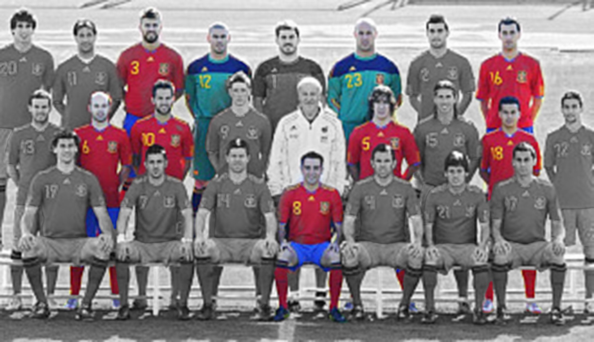 Arriba de izquierda a derecha: Gerard Piqué, Victor Valdés, Pepe Reina, Sergio Busquets / Abajo de izquierda a derecha: Iniesta, Fábregas, Xavi, Puyol, Pedro