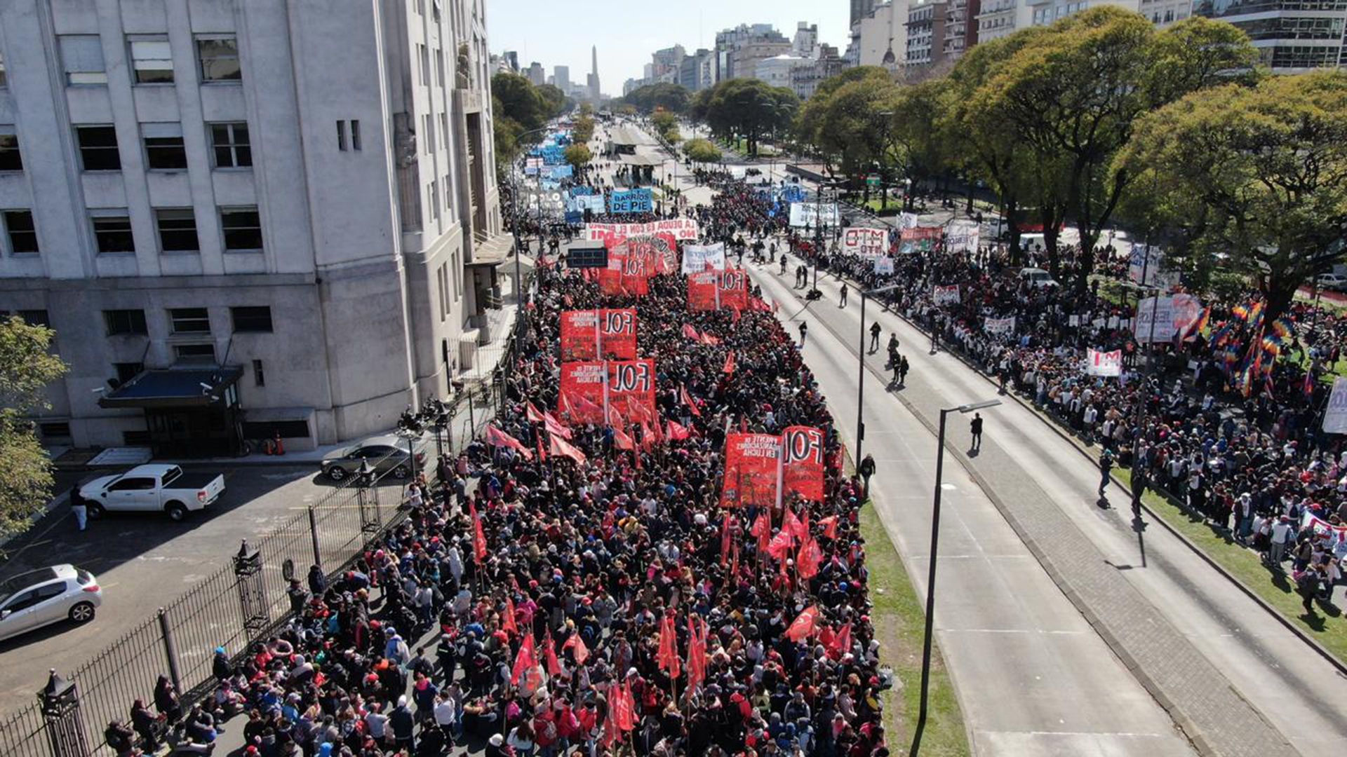 Las organizaciones sociales protestaron frente al Ministerio de Desarrollo Social en el centro porteño (Foto: Thomas Khazki)