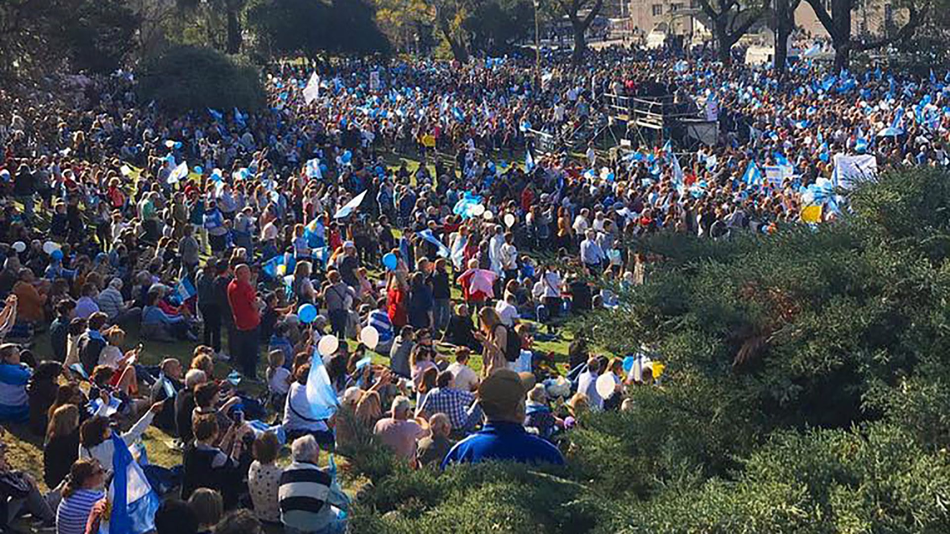 Miles de personas acudieron al acto en Barrancas de Belgrano