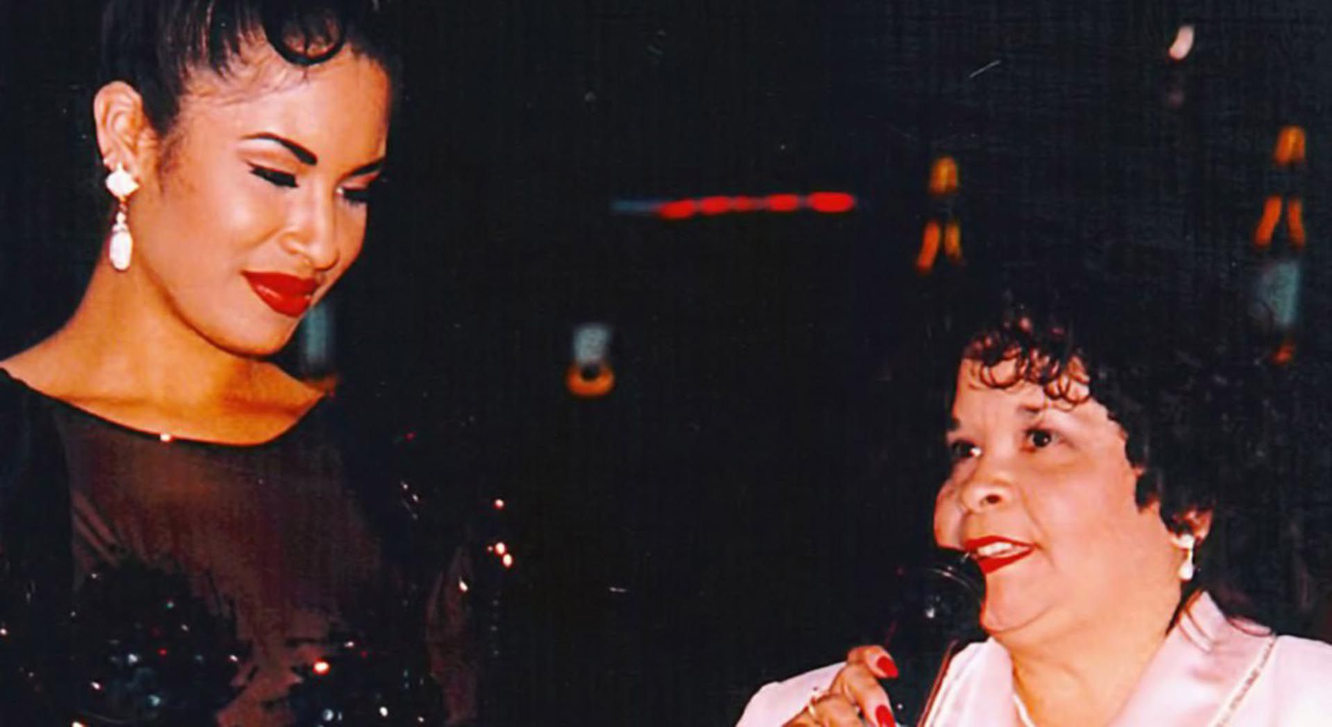 La cantante Selena junto a su asesina, Yolanda Saldívar