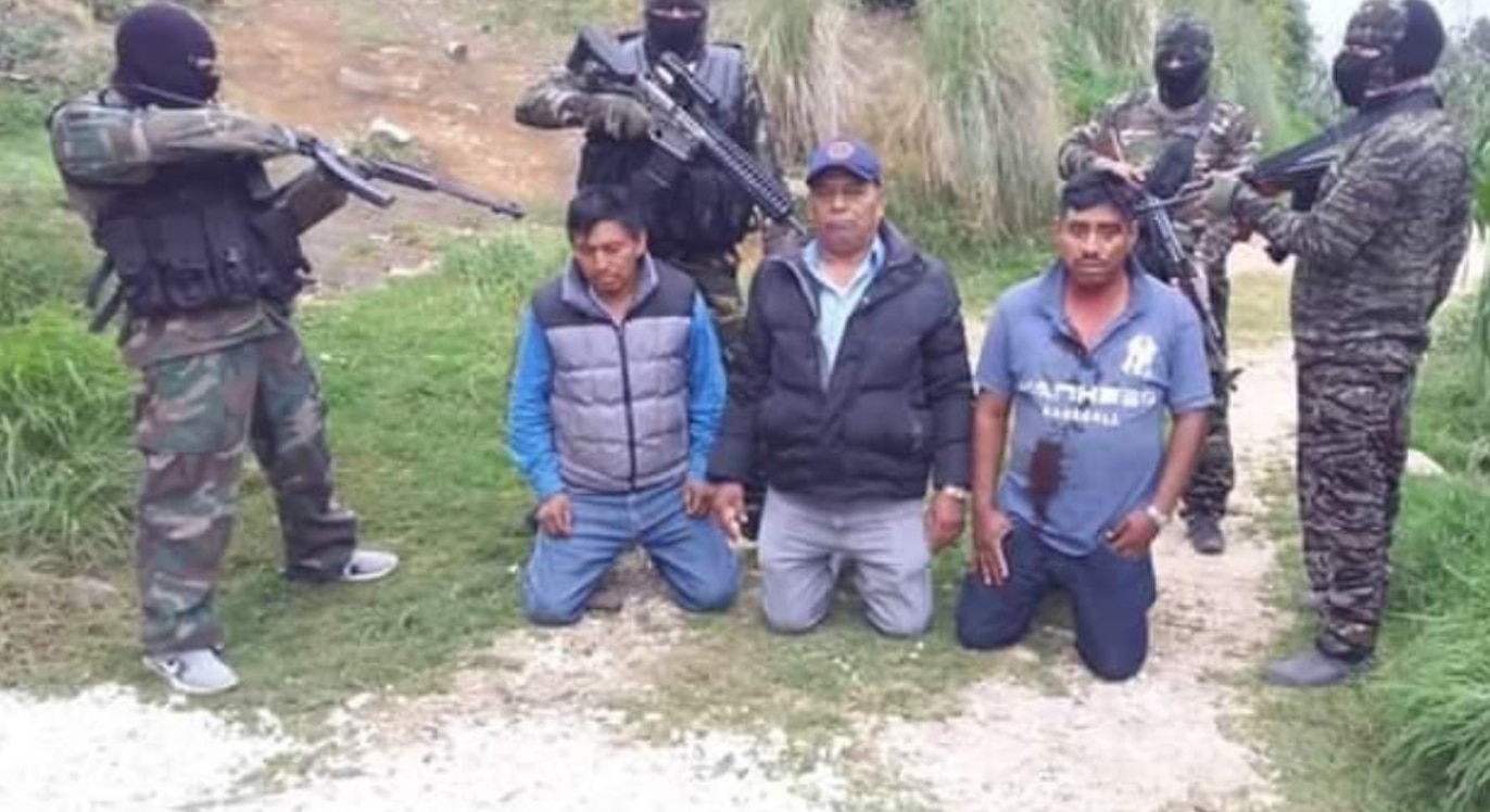 El regidor de San Juan Chamula junto con dos policías, fueron secuestrados por cuatro hombres fuertemente armados (Foto: Twitter/LPueblo2)