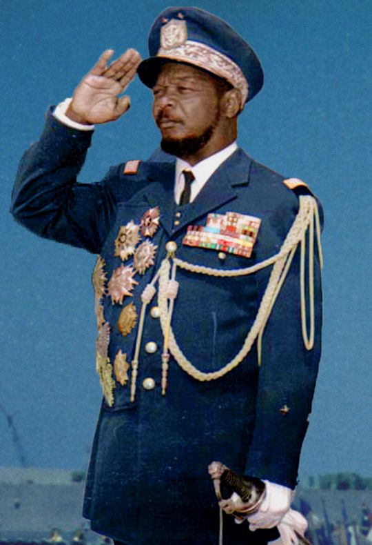 Bokassa durante los 70, vistiendo su típico uniforme de militar. (Wikipedia) 