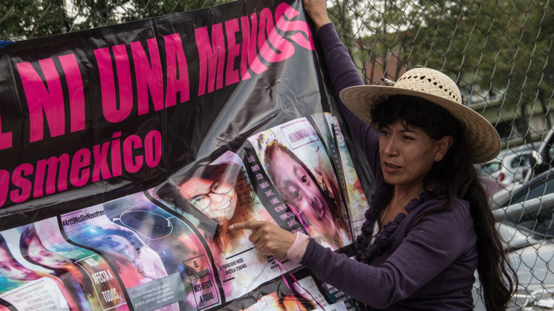 La madre de Lesvy ha luchado por que sean castigadas las omisiones en el caso del feminicidio de su hija, que en un principio la Fiscalía tipificó como “suicidio” a pesar de varias pruebas en contra y por lo que la administración actual de la Procuraduría capitalina, encabezada por Ernestina Godoy le ha pedido disculpas Foto: Cuartoscuro