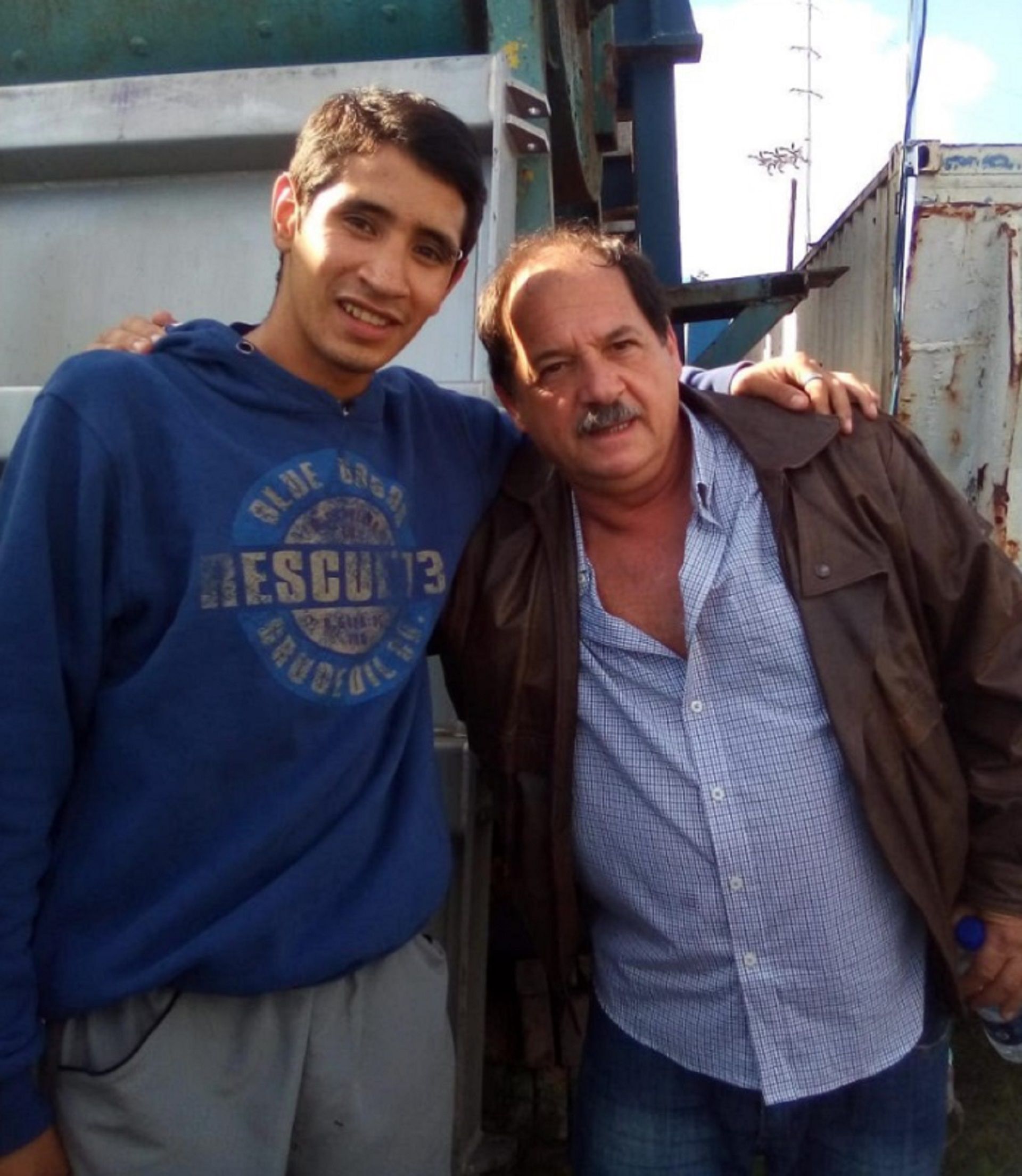 Ricardo Cabañas junto a Julio Chávez en el detrás de escena de "El Tigre Verón"