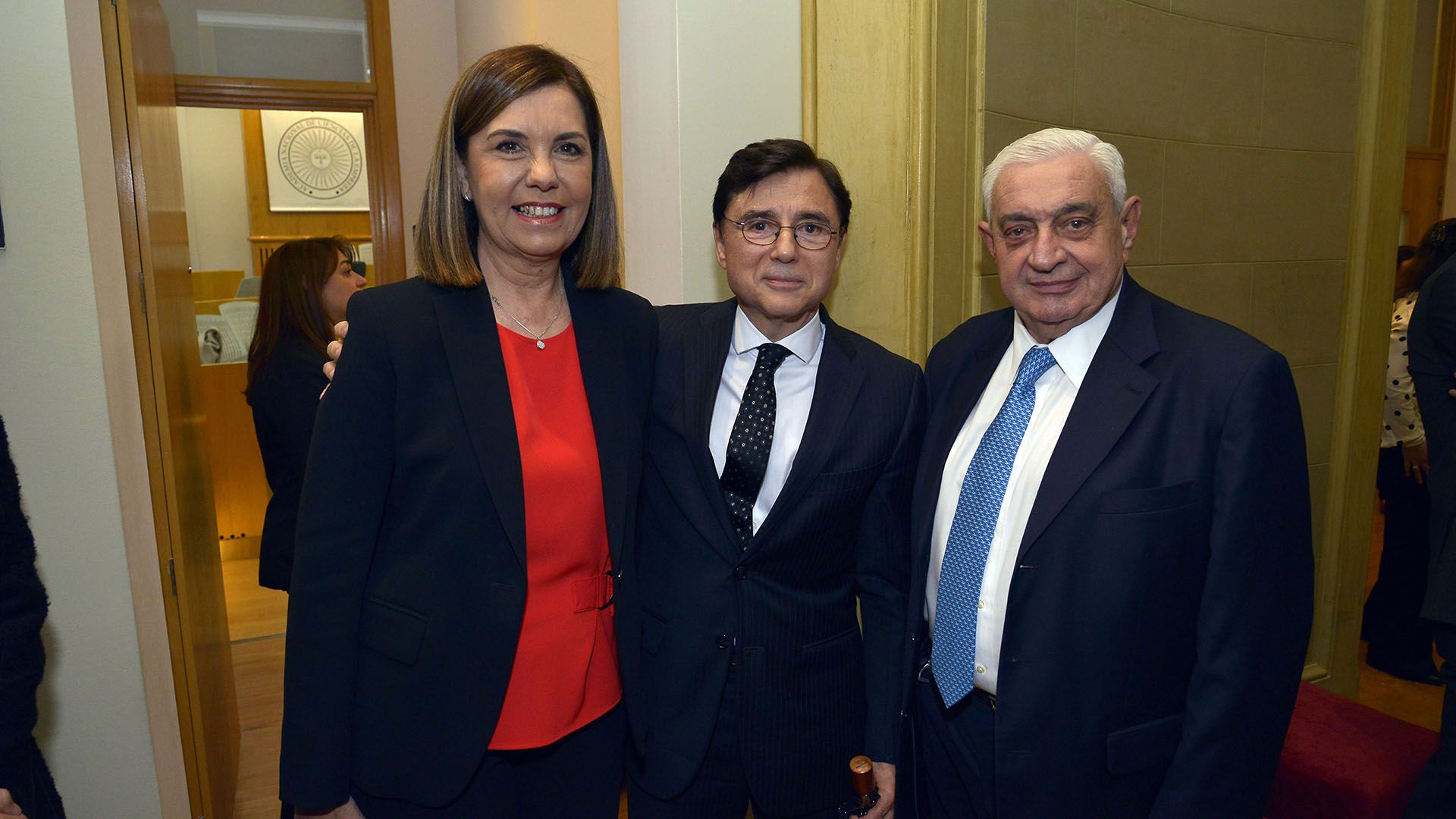 Liliana Parodi, gerente de programación de América; Jorge Fontevecchia, de Perfil; y Adelmo Gabbi, presidente de la Bolsa de Comercio de Buenos Aires