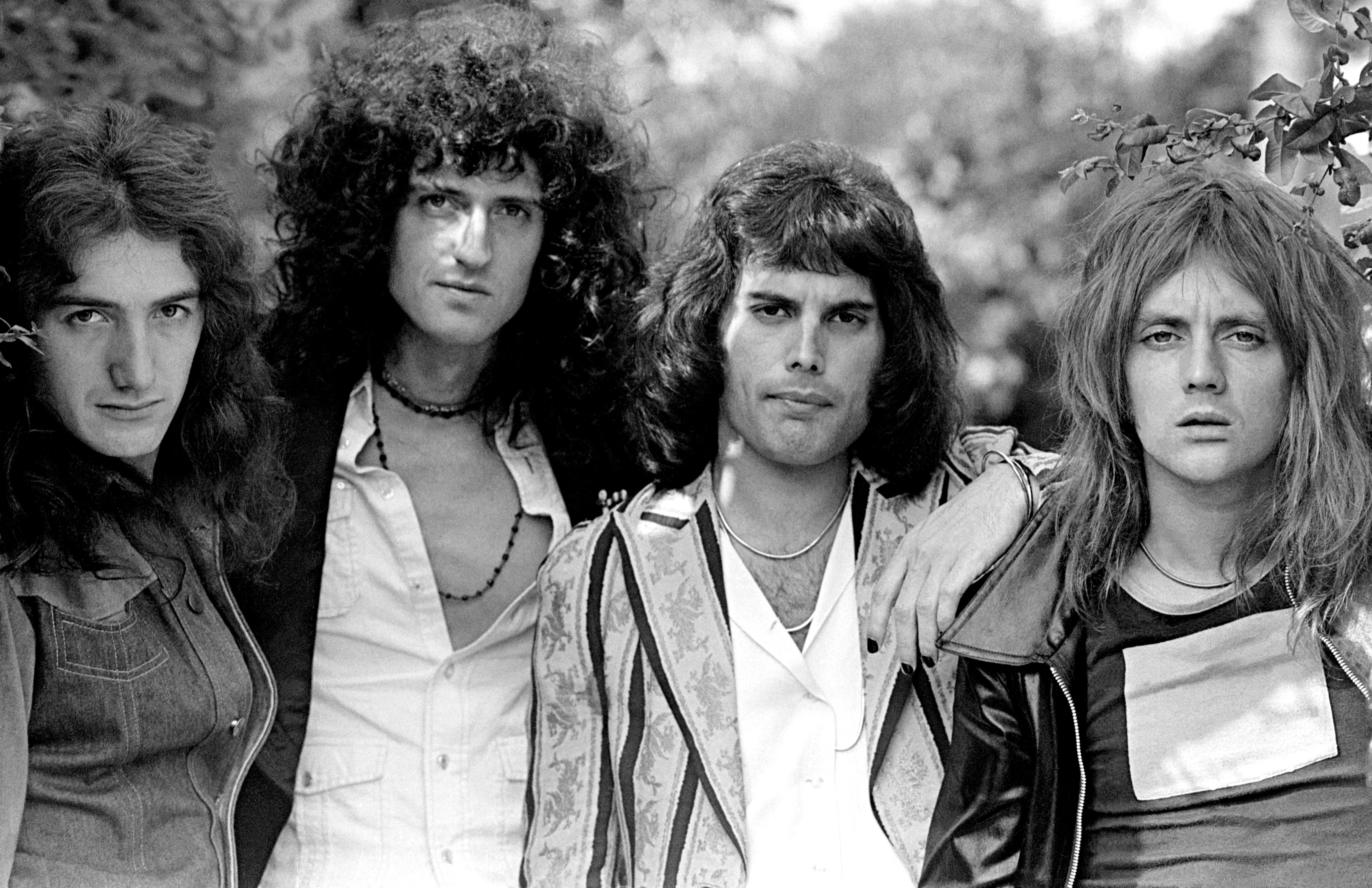 John Deacon, Brian May, Freddie Mercury y Roger Taylor, integrantes de Queen, en Ridge Farm, agosto de 1975: allí hicieron los ensayos de "Bohemian Rhapsody". (Andre Csillag/Shutterstock)