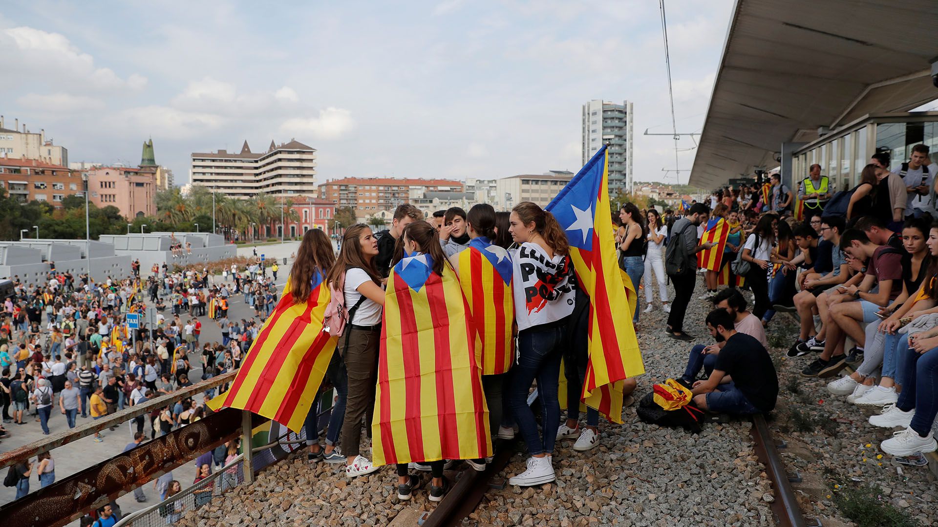 Las Esteladas, banderas de Cataluña, inundaron las calles de Barcelona (Reuters)