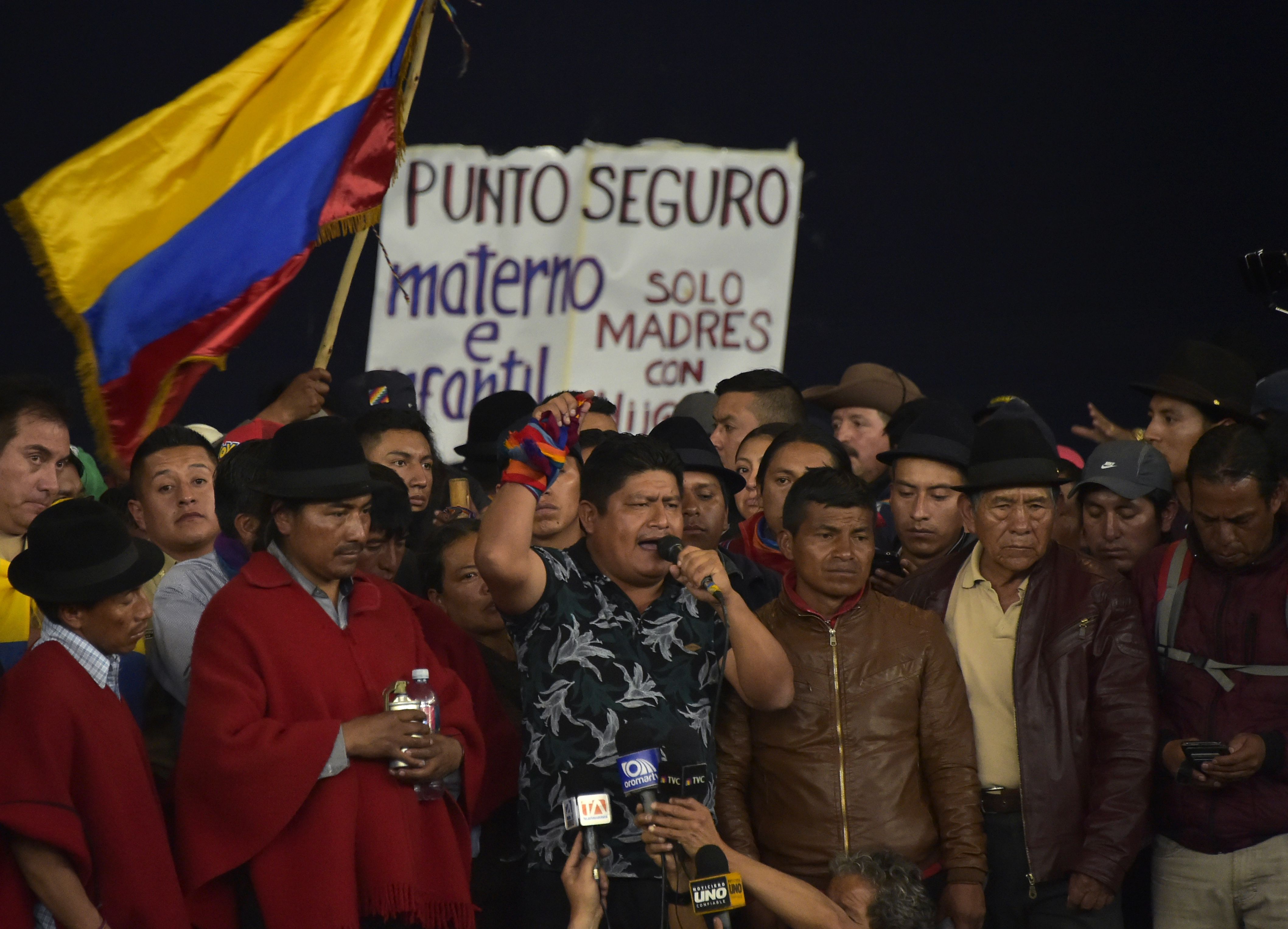 Jaime Vargas, presidente de la la Confederación de Nacionalidades Indígenas (Conaie), en una manifestación contra Lenín Moreno en la Casa de la Cultura en Quito el 10 de octubre (Foto: Rodrigo BUENDIA / AFP)