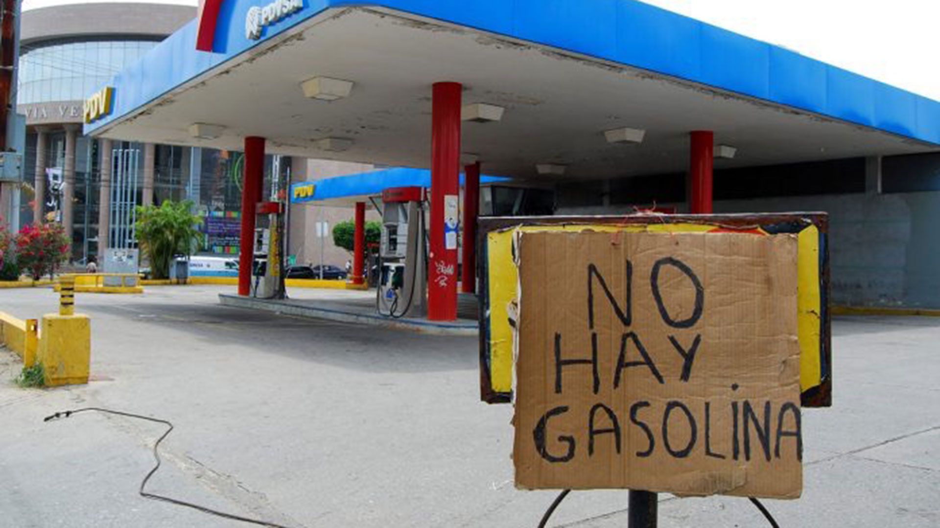 Venezuela también sufre escasez de gasolina