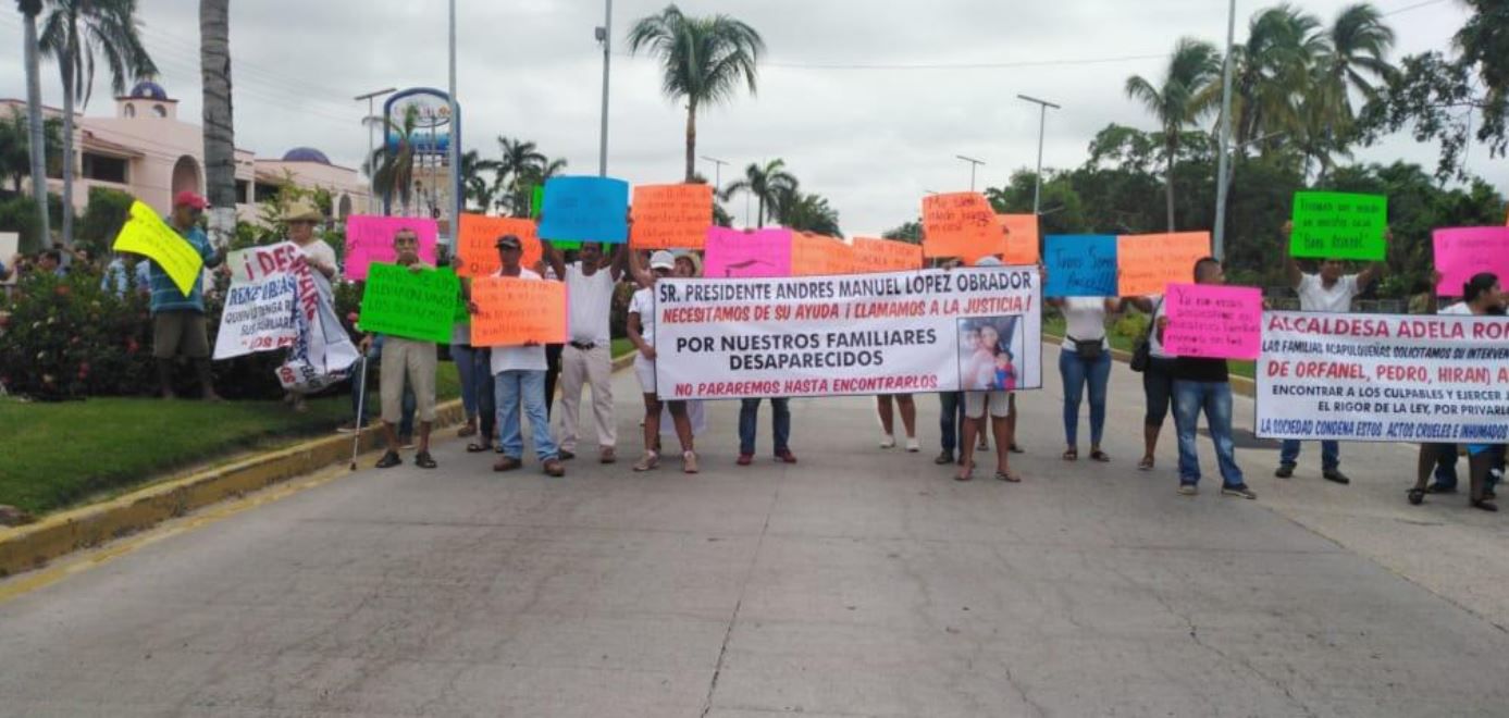 Los familiares de las cinco víctimas iniciaron una campaña desesperada para encontrar a éstas (Foto: Twitter/amgolbalmedia4)