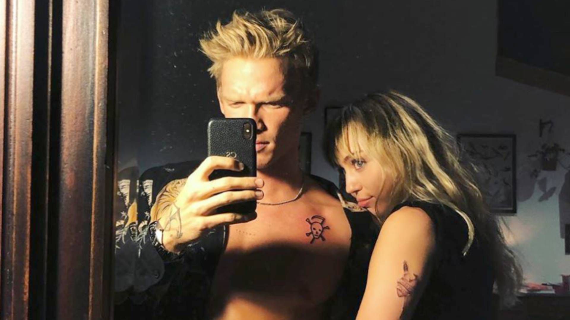 Cody Simpson y Miley Cyrus encendieron las redes con una serie de fotografías (Foto: Instagram)