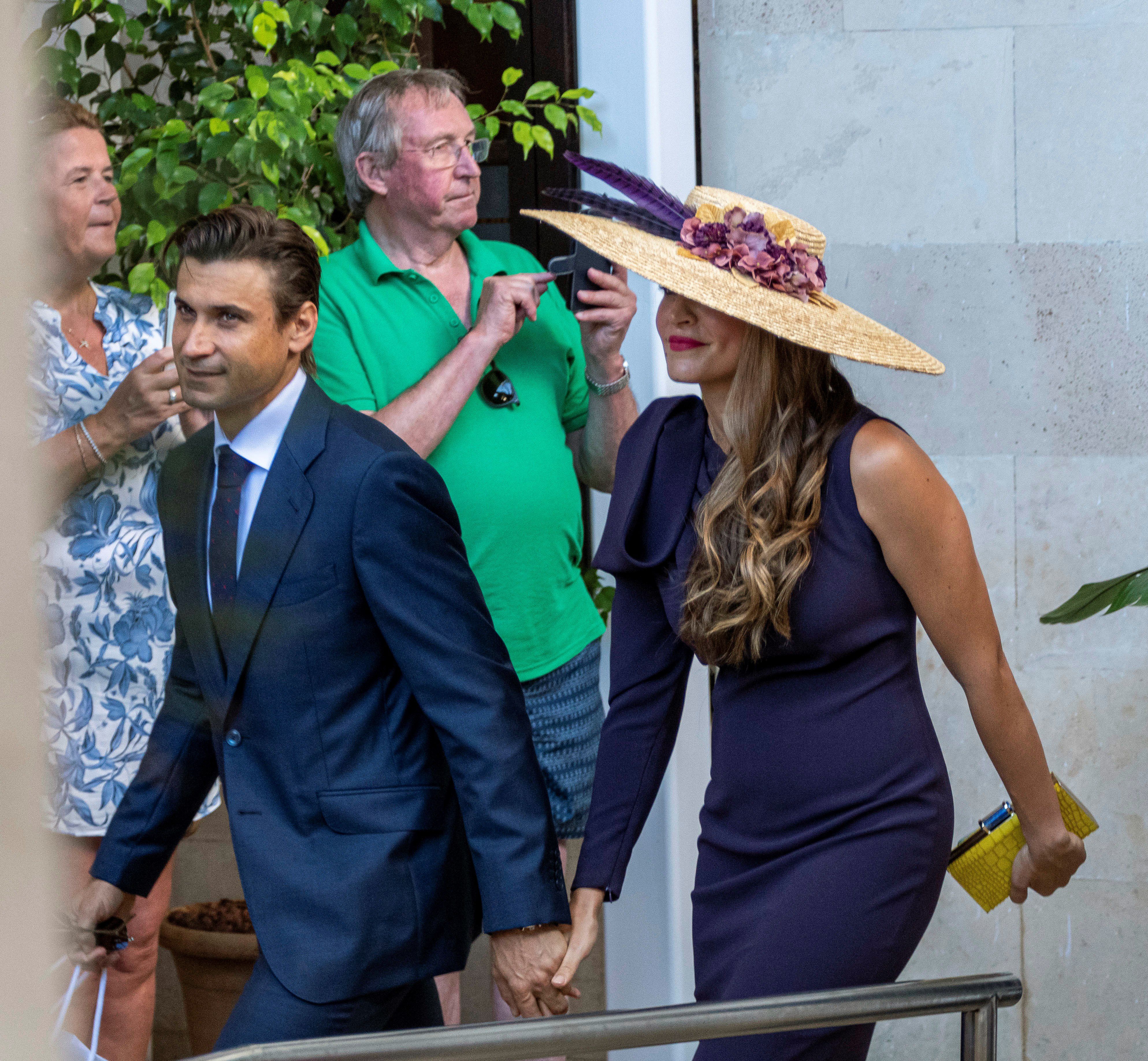 El tenista David Ferrer y Marta Tornel, invitados a la boda de Rafa Nadal y Mery Perelló, saliendo del hotel donde están alojados en Pollença (Mallorca) para dirigirse a sa Fortalesa EFE/ Cati Cladera