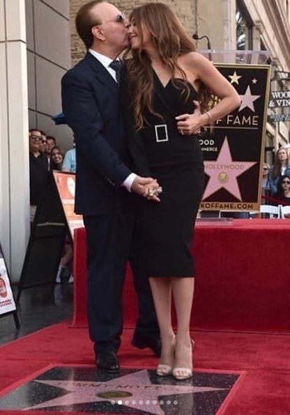 El esposo de la cantante Thalía, Tommy Mottola, recibió esta semana su estrella en el paseo de la fama de Hollywood. (Foto: Instagram)