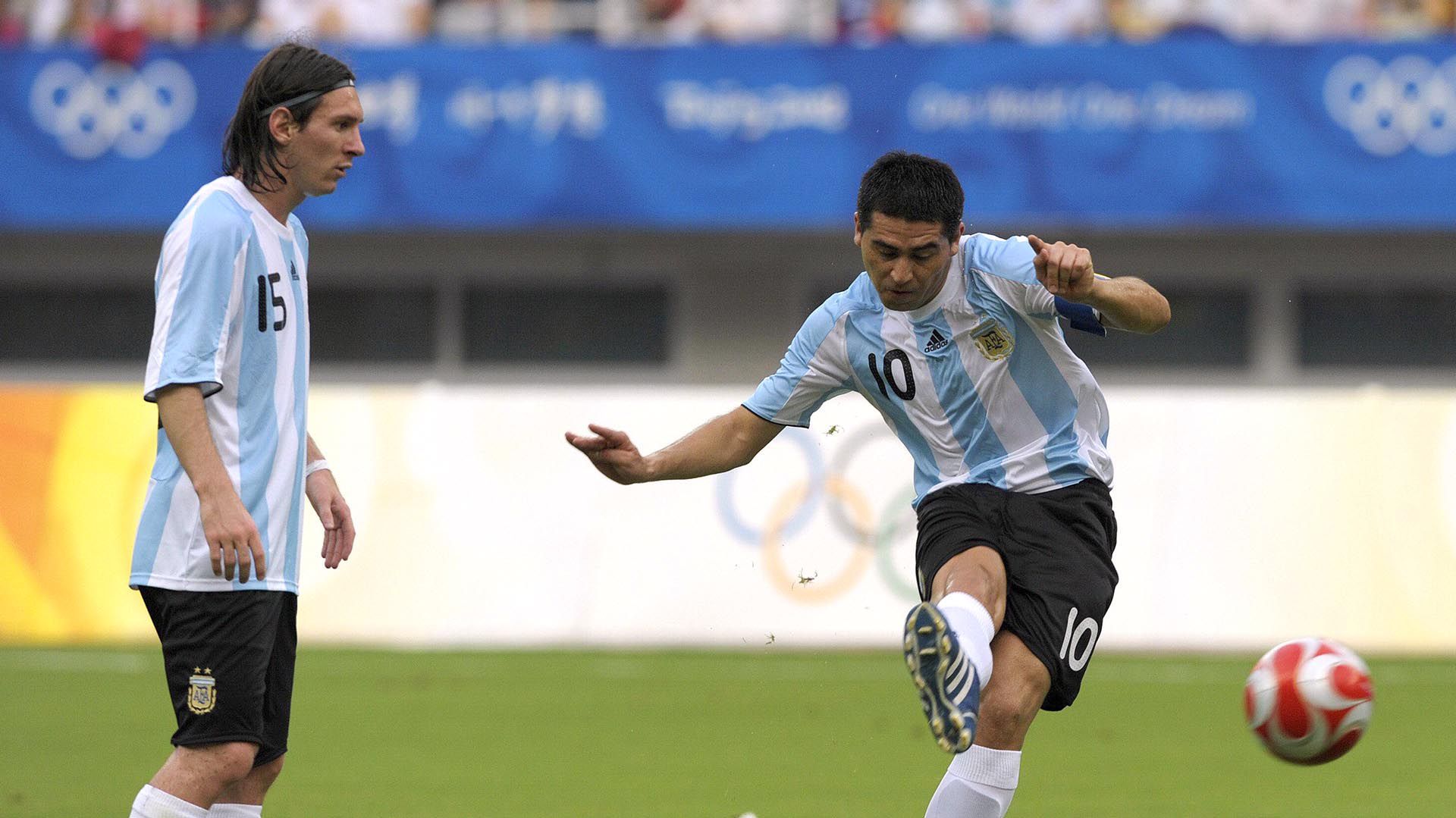 Lionel Messi fue invitado a la despedida de Juan Román Riquelme (AFP)