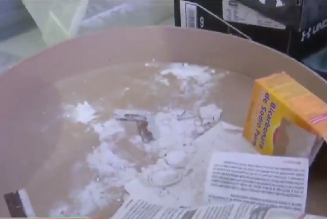 21 kilos de cocaína y precursores químicos fueron encontrados en uno de los inmuebles Foto: (Impresión de pantalla Noticieros Televisa) 