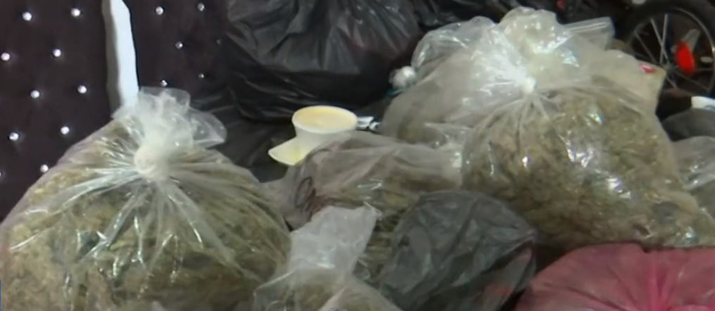 En el megaoperativo ocurrido el martes, fueron decomicados 1,639 kilos de marihuana, uno de los m{á grandes golpes contra el narcotráfico en la zona Foto: (Impresión de pantalla Noticieros Televisa) 