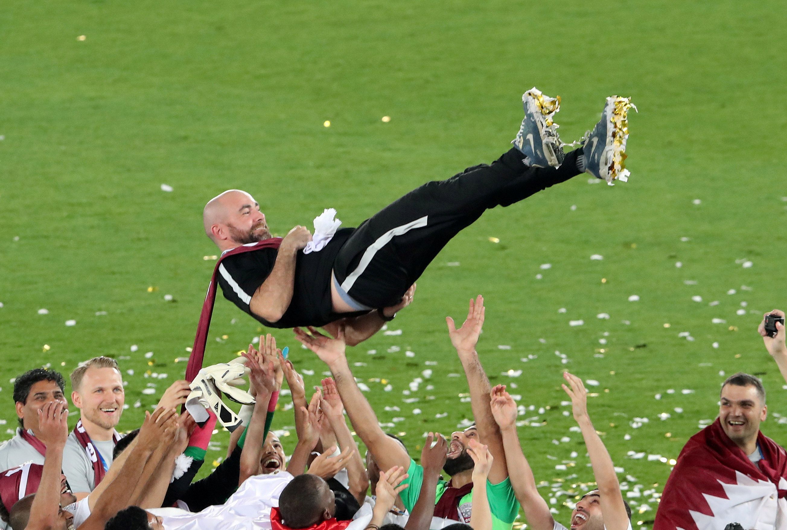 Felix Sánchez Bas, entrenador que trabajó 10 años en La Masía, hizo que Qatar fuera campeón de Asia por primera vez en su historia (REUTERS)