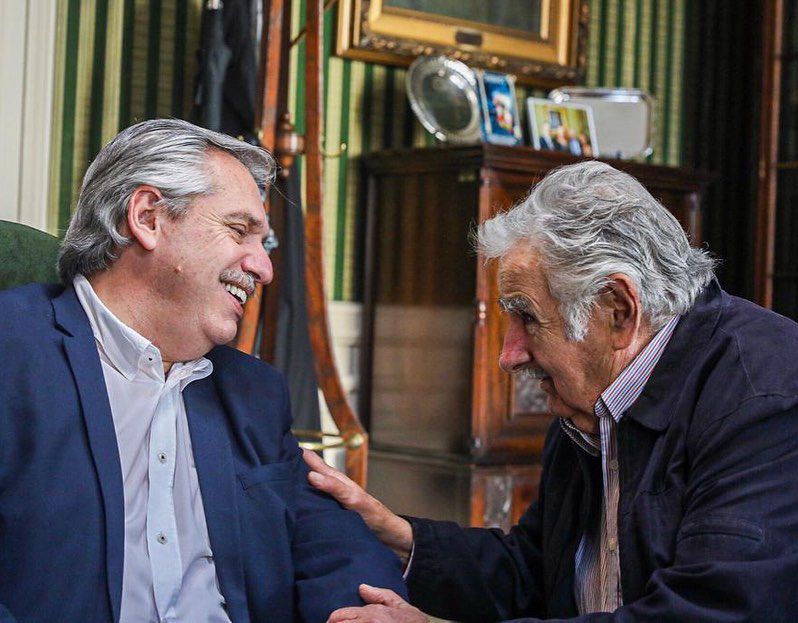 Alberto Fernández en su última actividad de campaña, junto a Pepe Mujica (@alferdezok)