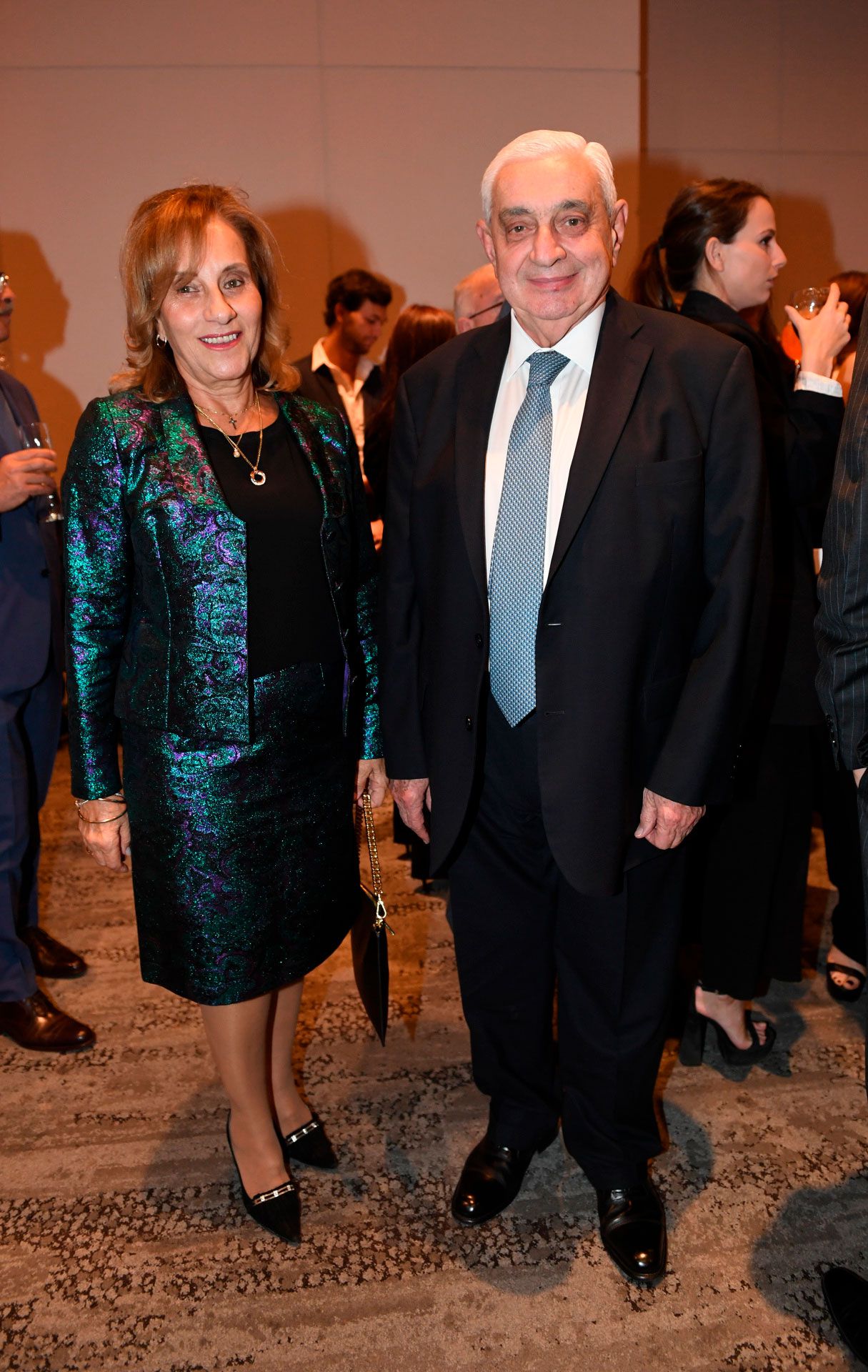 Adelmo Gabbi, presidente de la Bolsa de Comercio, y su mujer 