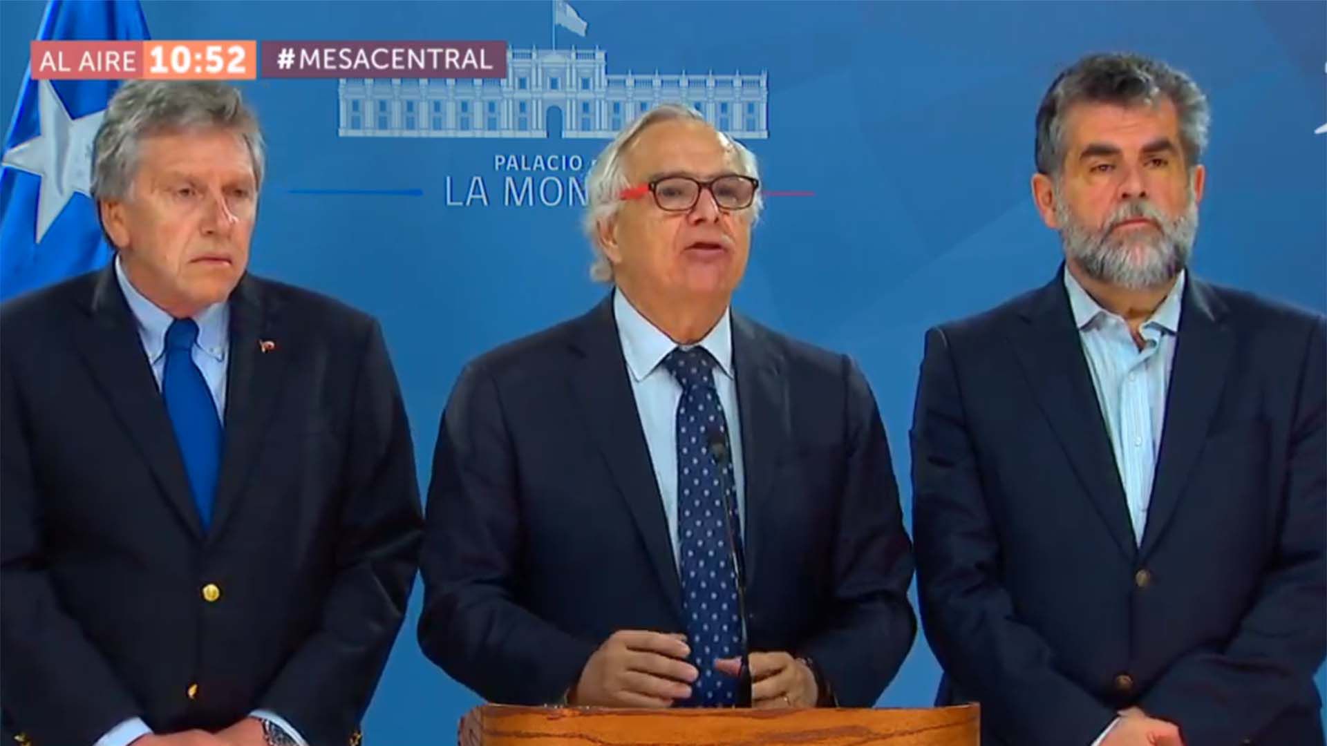 El ministro del Interior, Andrés Chadwick, encabezó la conferencia de prensa en La Moneda