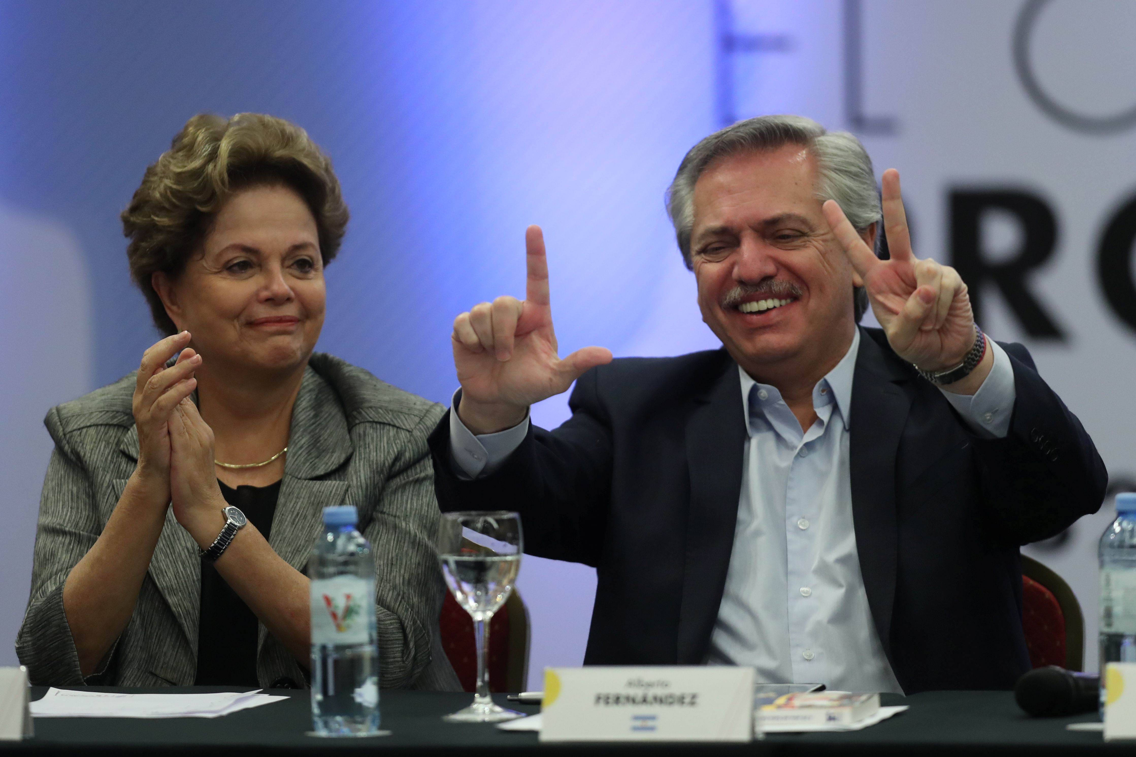 La ex presidente del Brasil Dilma Rousseff y el presidente argentino electo, Alberto Fernández, en el encuentro del Grupo de Puebla, en Buenos Aires