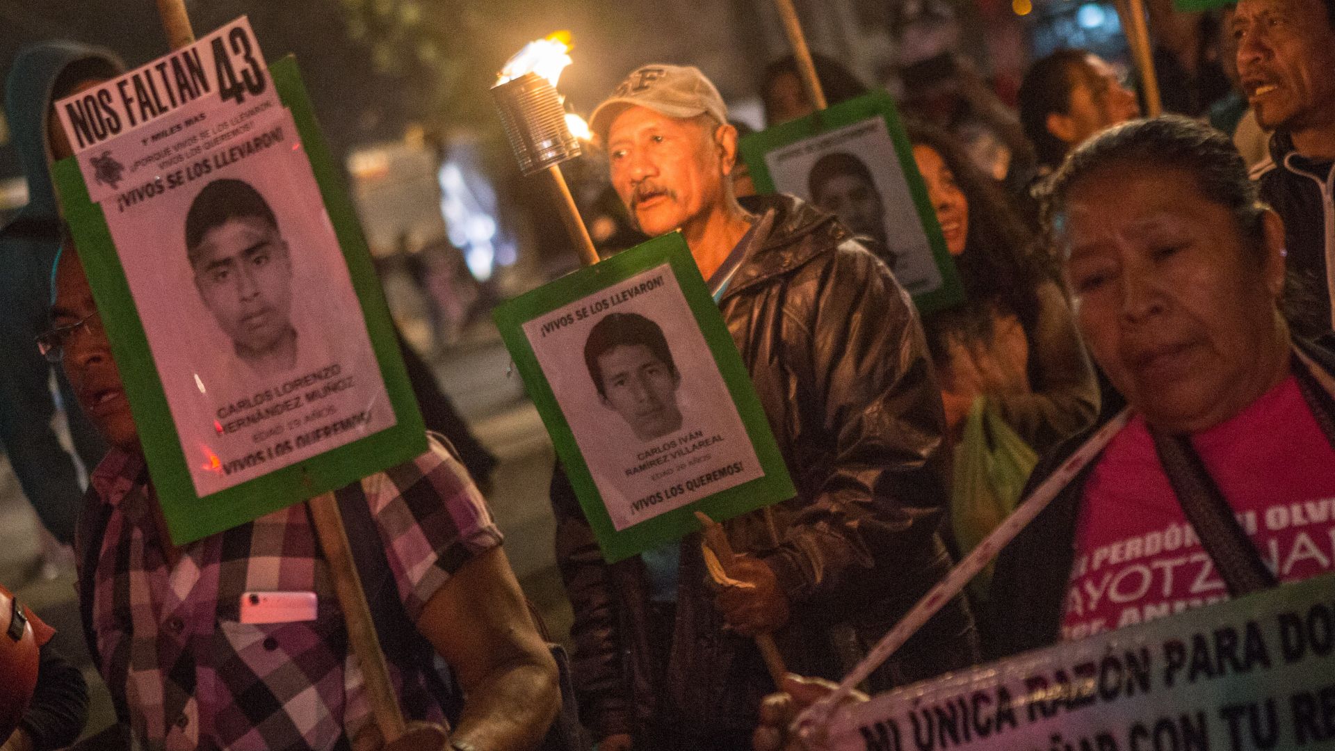 Madres y Padres de los 43 normalistas desaparecidos de Ayotzinapa durante una marcha en la Ciudad de México (Foto: Cuartoscuro) 
