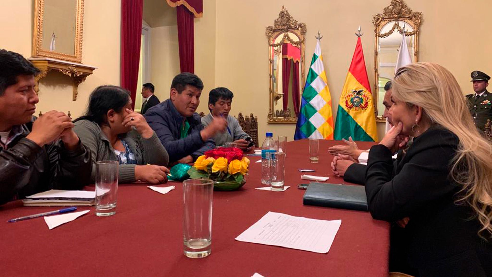 Jeanine Áñez dialogó este viernes con líderes sindicales que estaban alineados con el gobierno de Evo Morales (Foto: Tuffí Aré Vásquez)