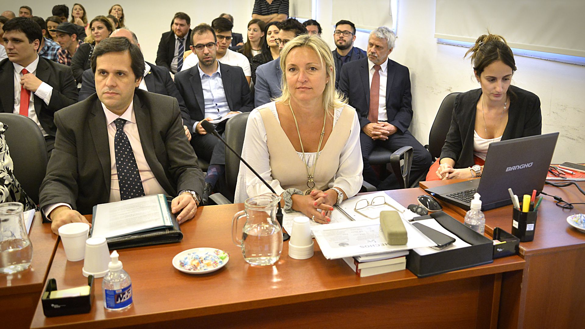 La fiscal Daniela Dupuy en el centro, a cargo de la acusación (Gustavo Gavotti)