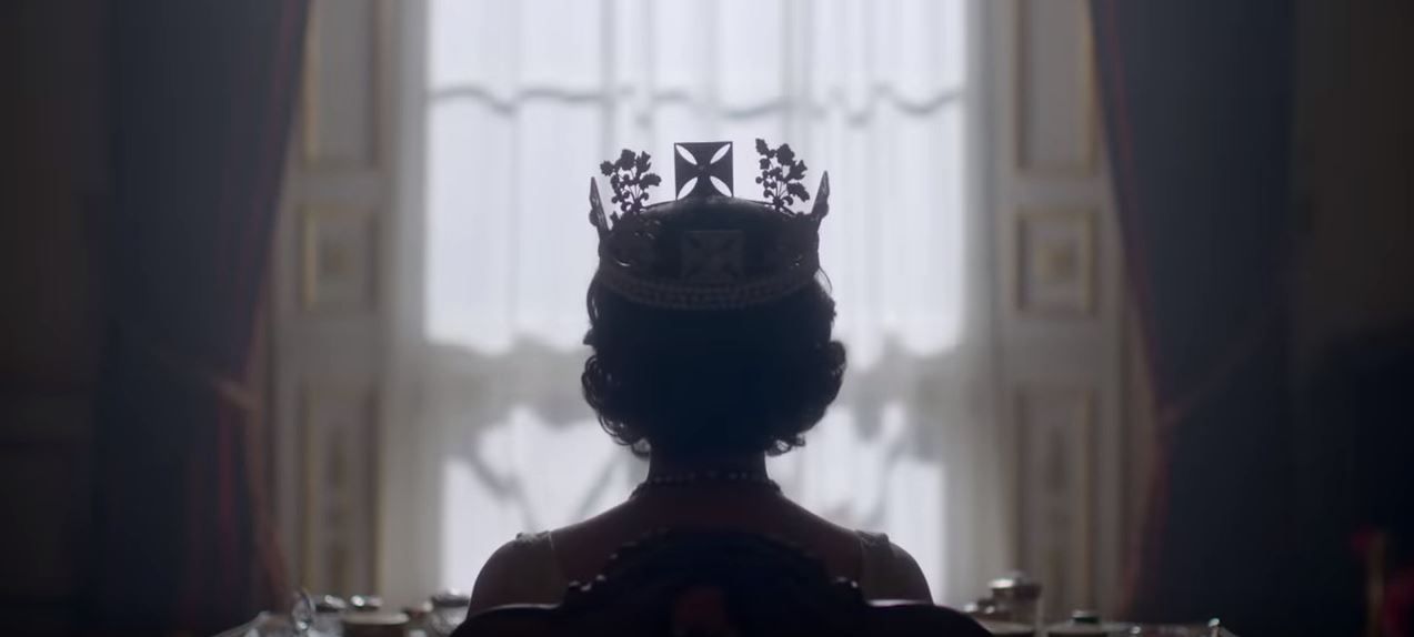 La serie "The Crown" insinúa una infidelidad de la reina Isabel II (Foto: captura de pantalla de YouTube)