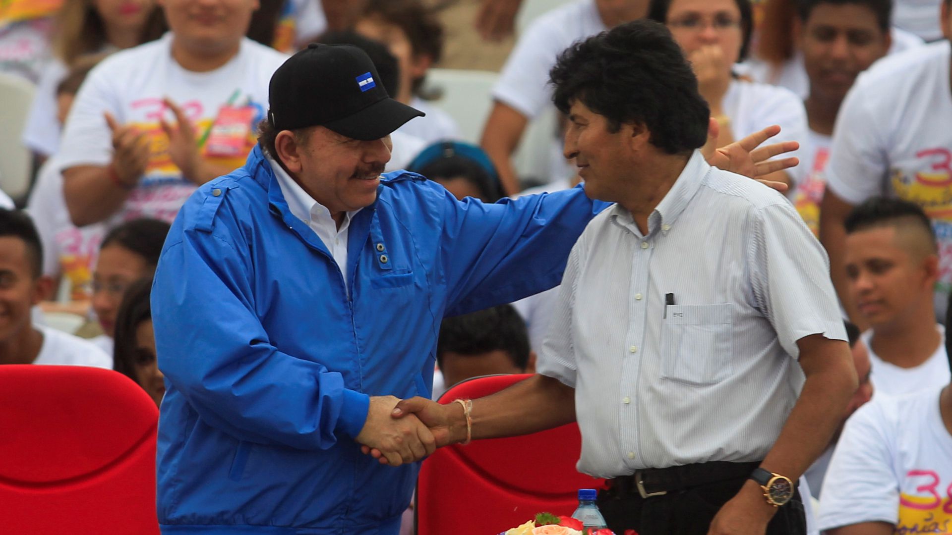 Daniel Ortega saluda a Evo Morales (Reuters)