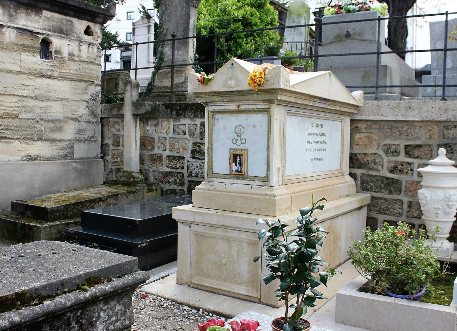 Tumba de Duplessis en el Cementerio de Montmartre