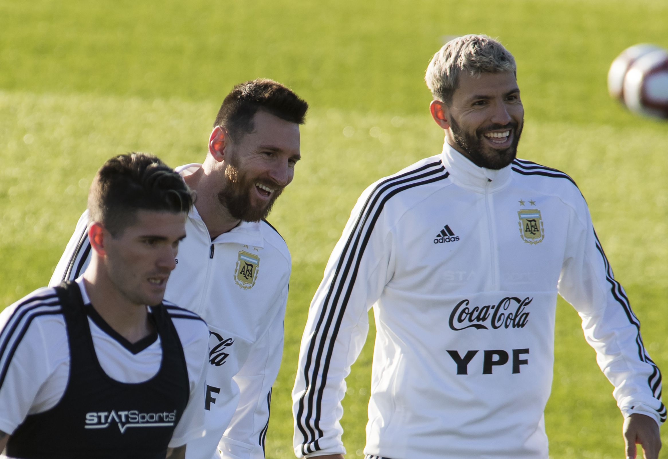 Agüero y Messi serán titulares esta tarde (Foto AFP)