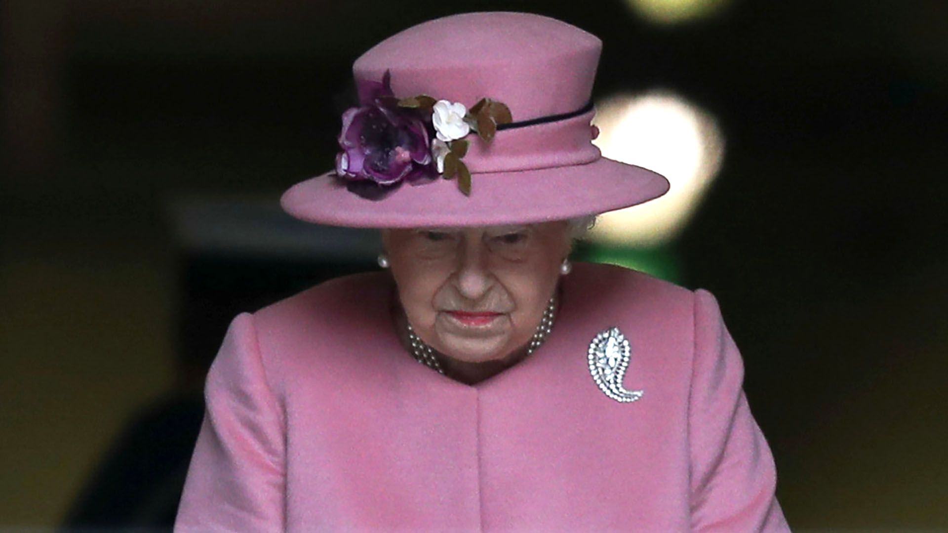 La reina Isabel II tiene un gran placer por el pastel de choloate, aunque cuida mucho las porciones que consume y así tener una buena dieta (Foto: Reuters)