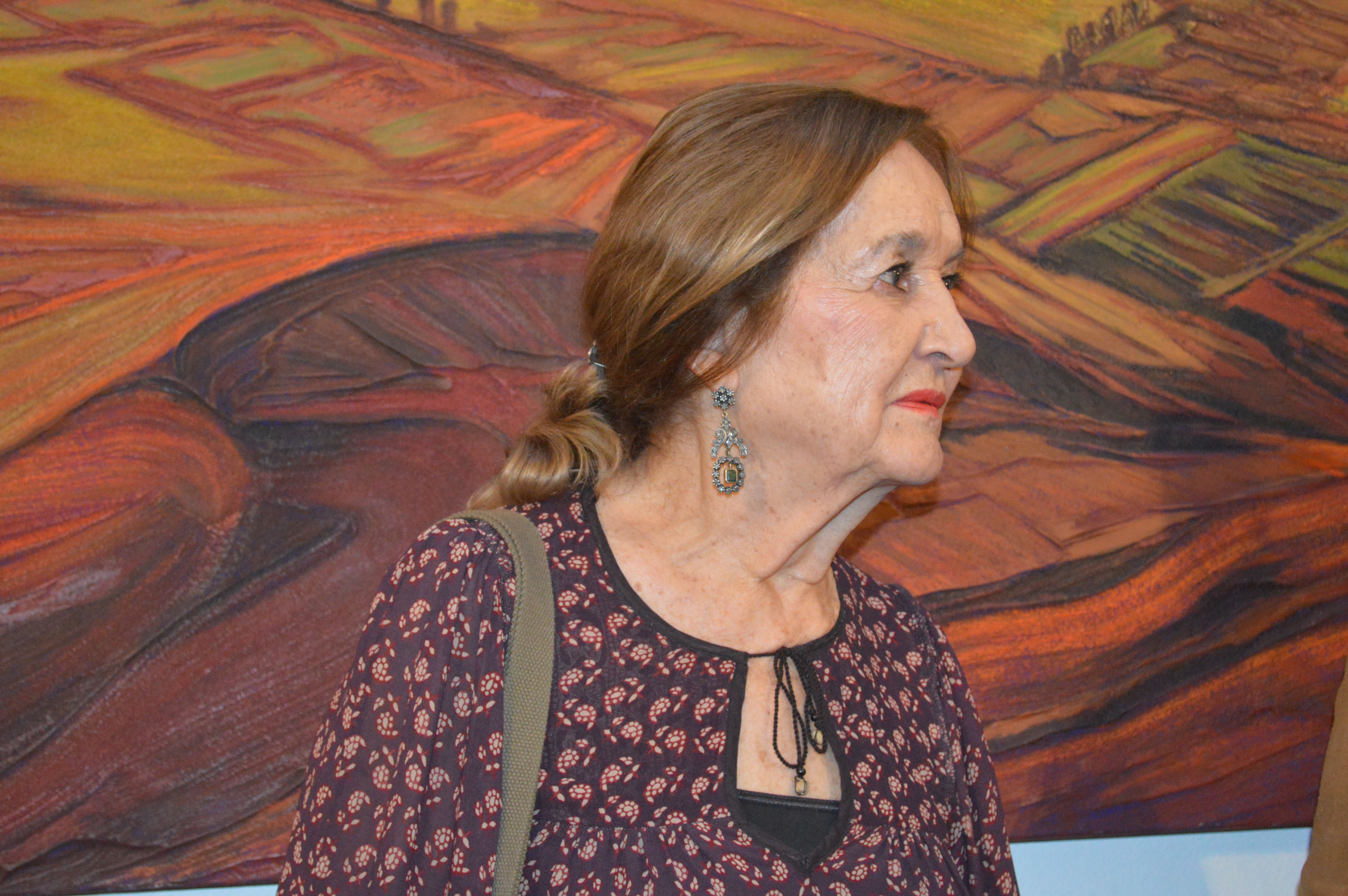 Sus primeras obras están ligadas con la estética y temáticas presentes en los murales de Rivera