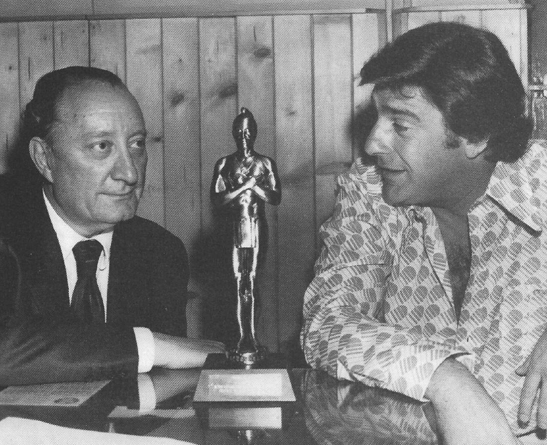 En 1971, Enzo Viena con su representante, Salvador Salías
