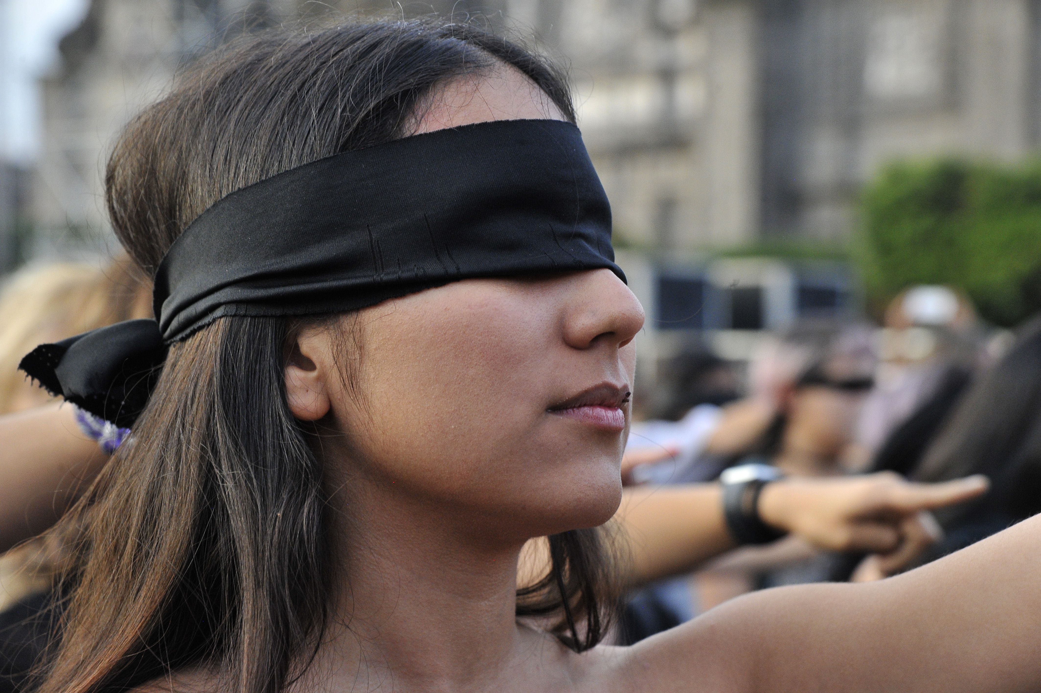 Ciudad de México, México, la mayoría de las participantes tenían los ojos cubiertos (Foto: Claudio Cruz/ AFP)