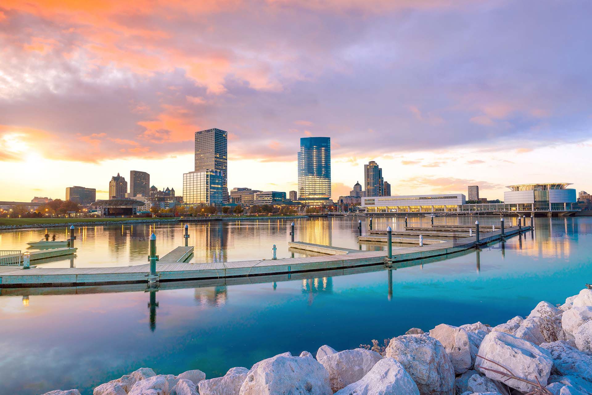 Milwaukee, Wisconsin, ocupa el primer lugar en la lista de destinos de tendencias de Airbnb para 2020 con un crecimiento masivo del 729% en las reservas anuales. Un tesoro histórico bañado por las orillas del lago Michigan