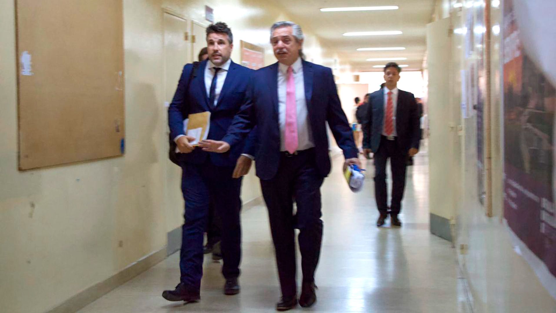 El presidente Alberto Fernández, la semana pasada en los pasillos de la Facultad de Derecho