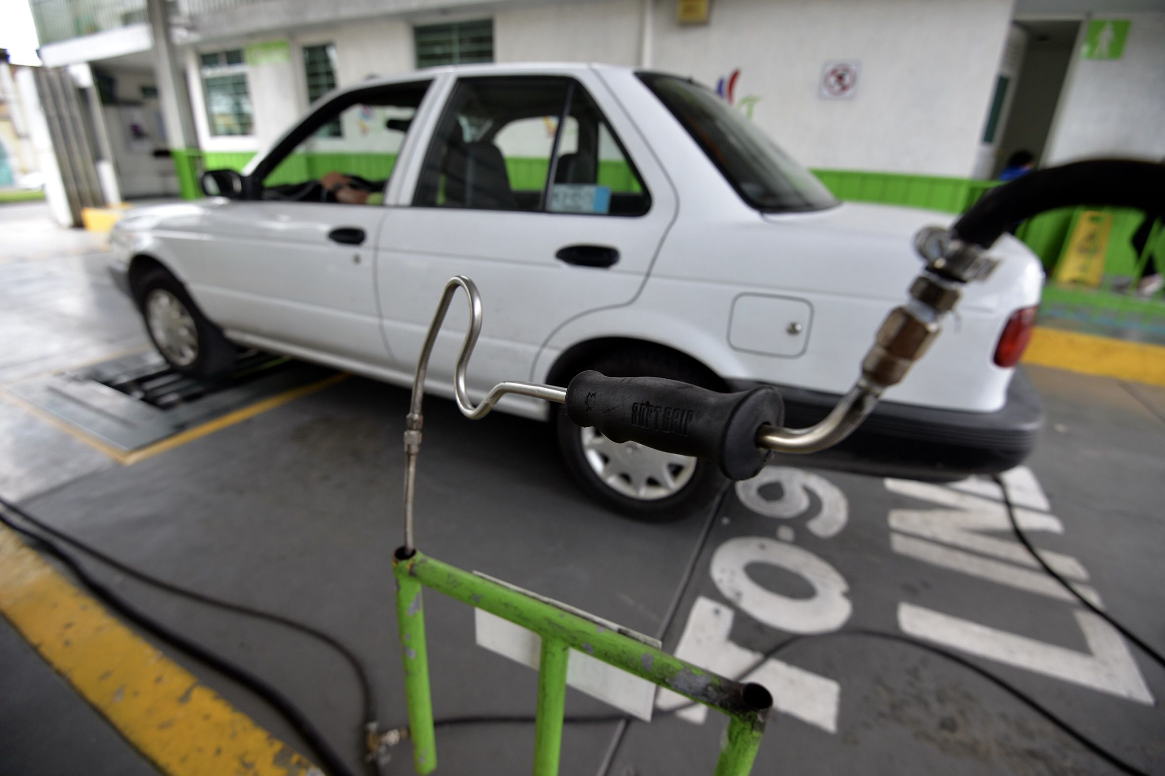 Las camionetas deberán ser verificadas cada semestre. (Foto: Cuartoscuro)