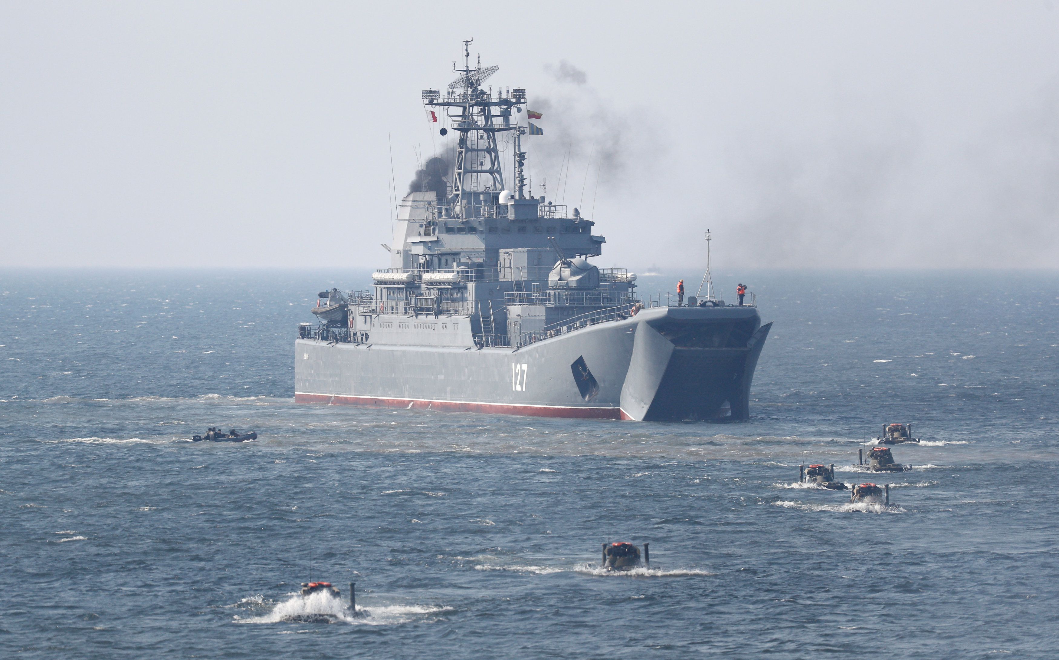 Un buque de asalto anfibio durante los ejercicios militares de la Flota del Báltico de la Armada Rusa, el 4 de abril de 2019 (REUTERS/Vitaly Nevar)