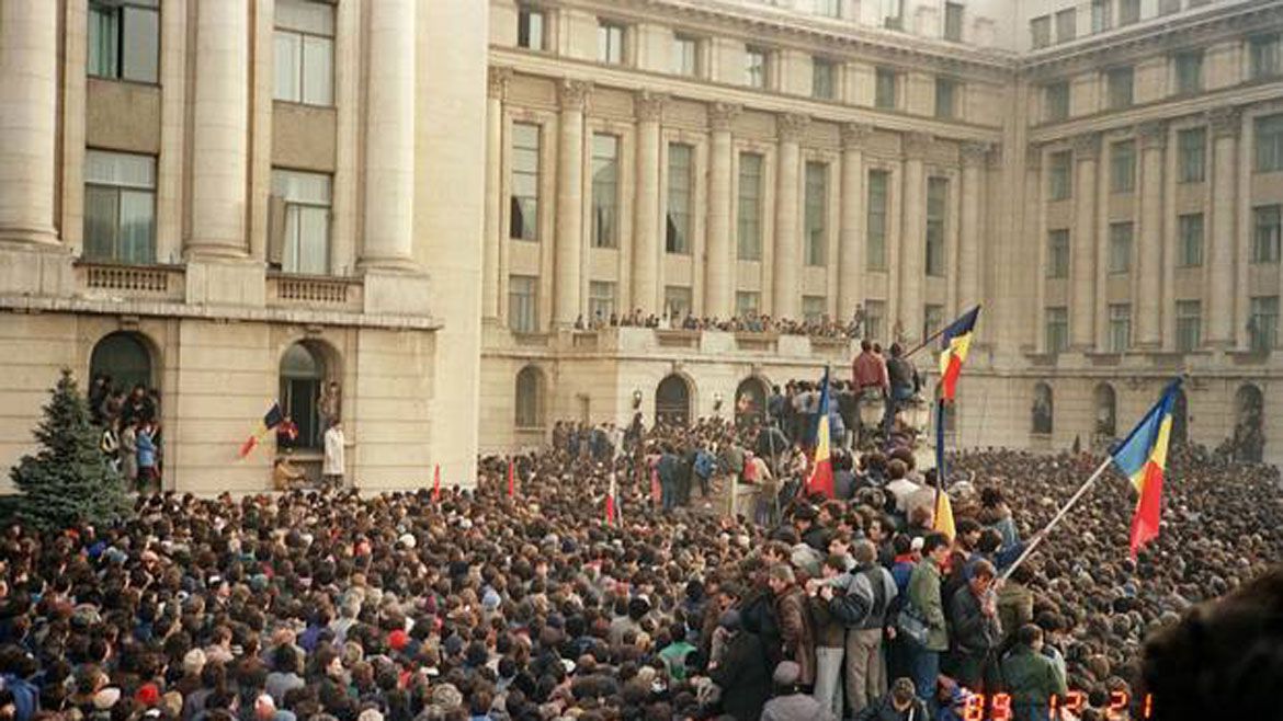 Una muchedumbre durante la Revolución Rumana de 1989, que llevó a la caída de Ceaucescu 