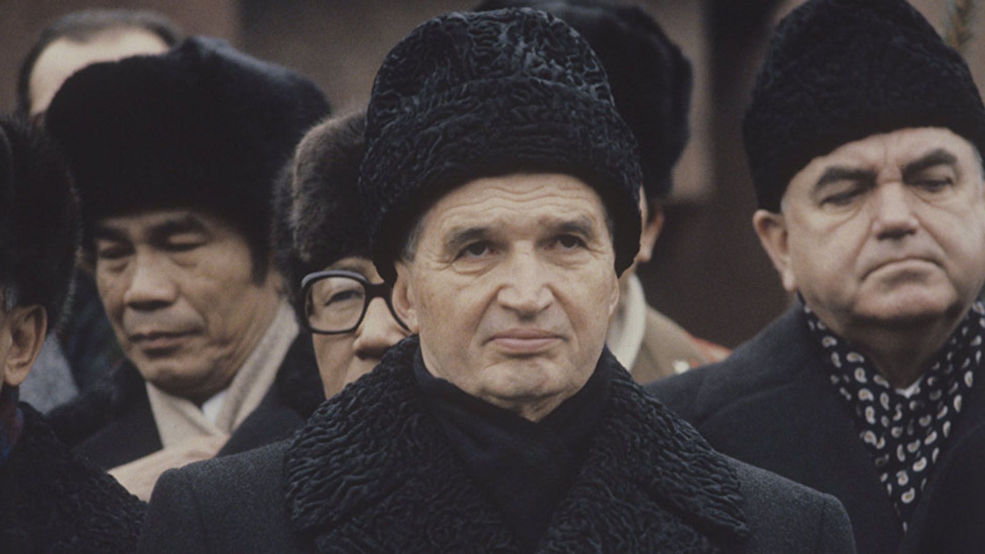 El dictador Nicolás Ceausescu mantuvo un liderazgo personalista y nacionalista sobre Rumania, dentro de la esfera de influencia soviética pero al mismo tiempo crítico de Moscú