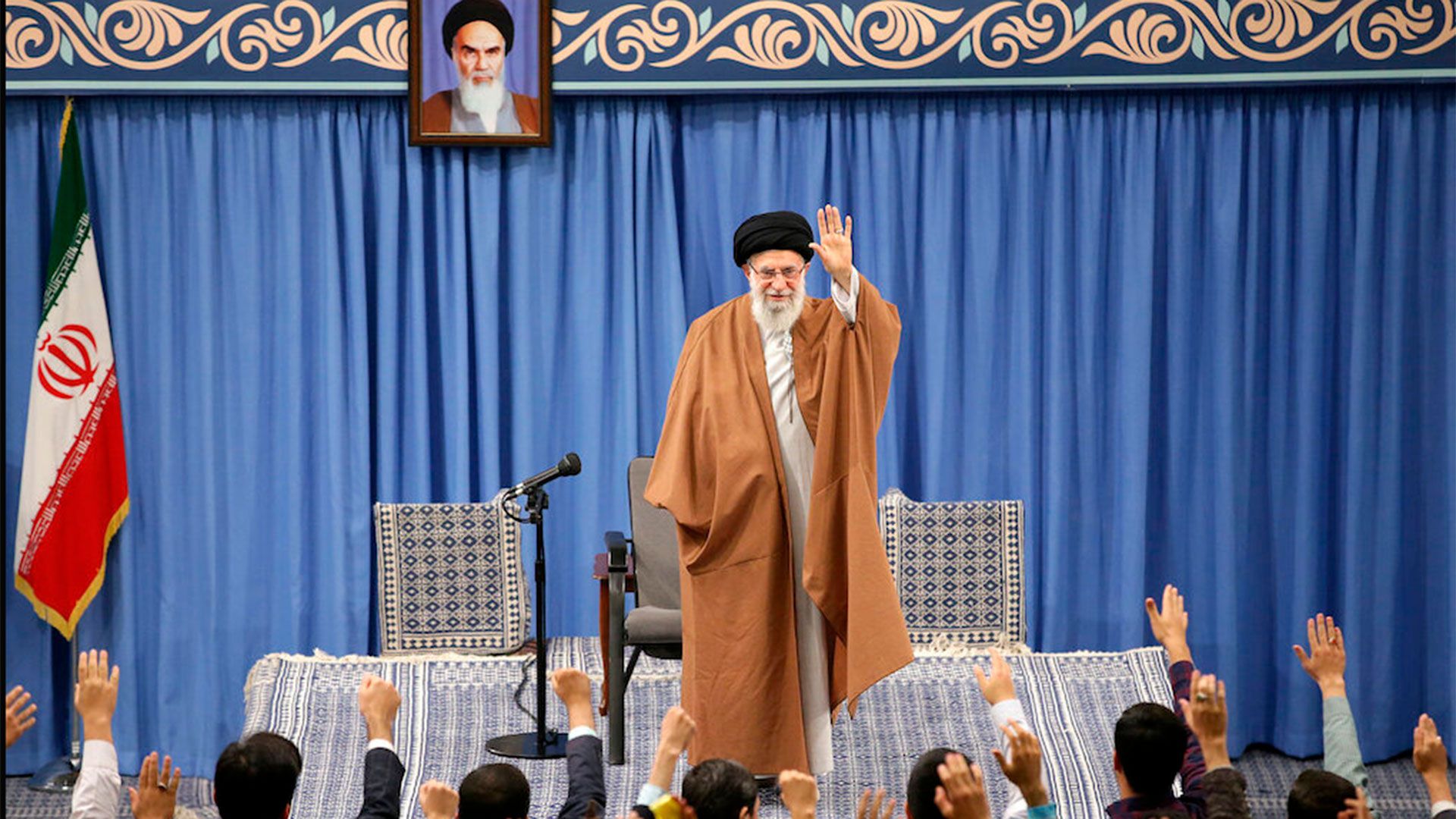 El Ayatollah Khamenei es comparado con el sha Reza Pahlavi por la brutalidad de la represión que ordenó para aplacar las protestas