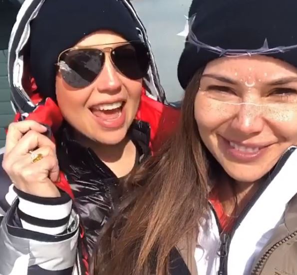 Ambas mexicanas también pasearon por Aspen, Colorado, donde pudieron esquiar, grabar videos y tomar fotografías graciosas. (Foto: Thalía y Camila Sodi)