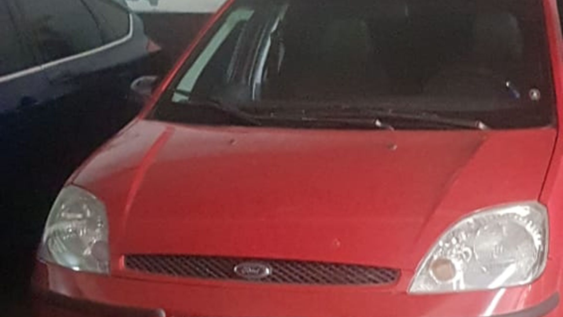 El auto Ford Fiesta de color rojo que estuvo involucrado en el homicidio del turista inglés