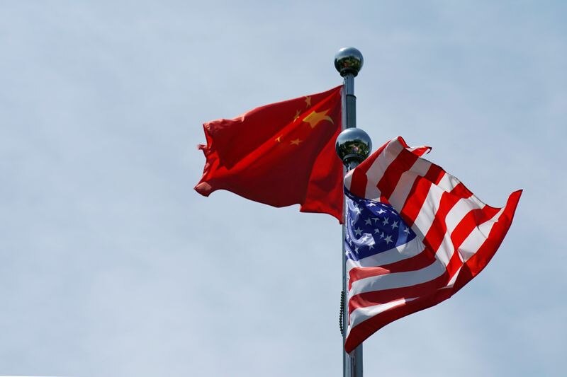 Imagen de archivo de las banderas de China y EEUU ondenado en Shanghái, China. 30 julio 2019. REUTERS/Aly Song