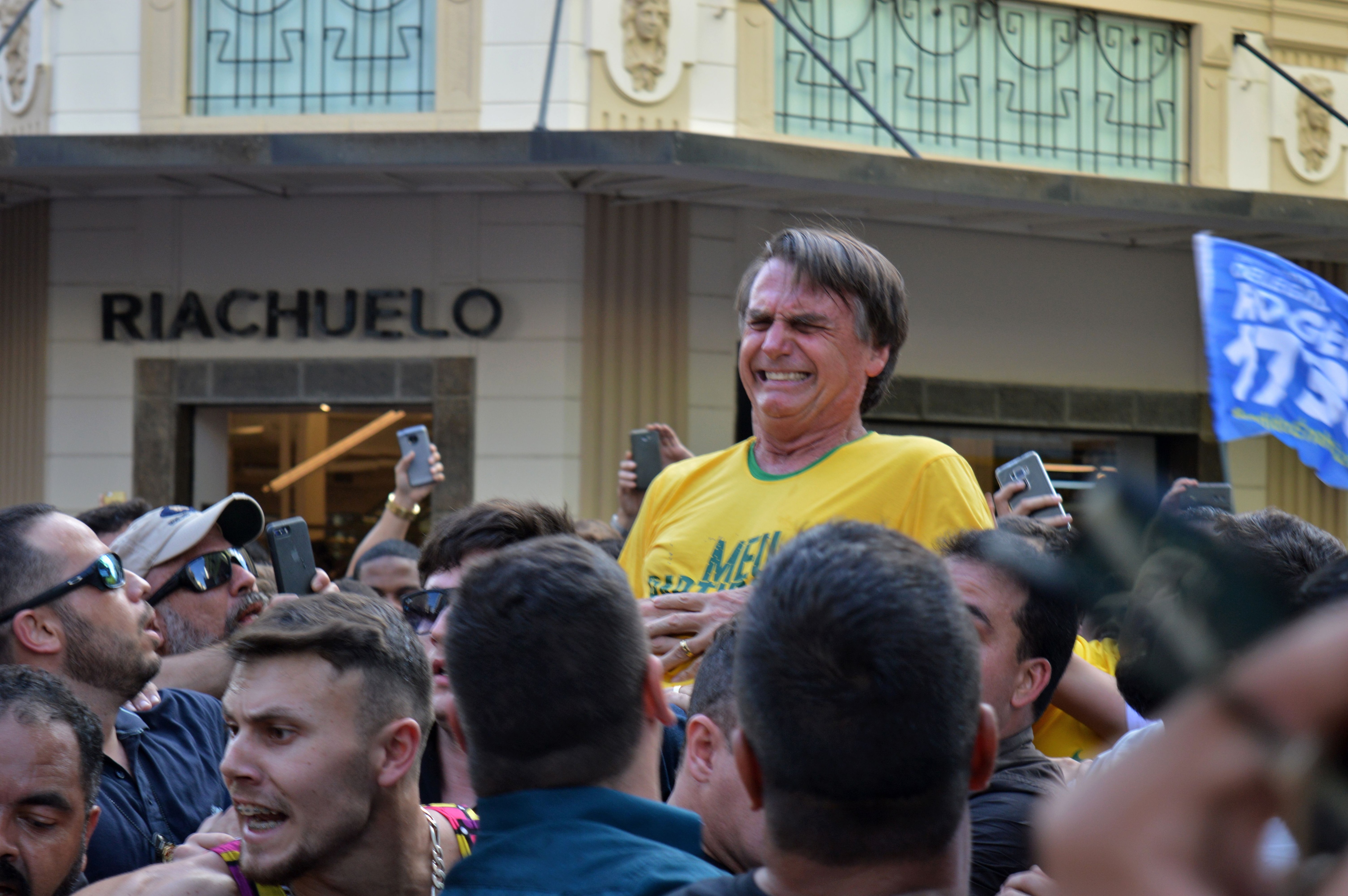 El momento del ataque contra Bolsonaro, antes de la elección