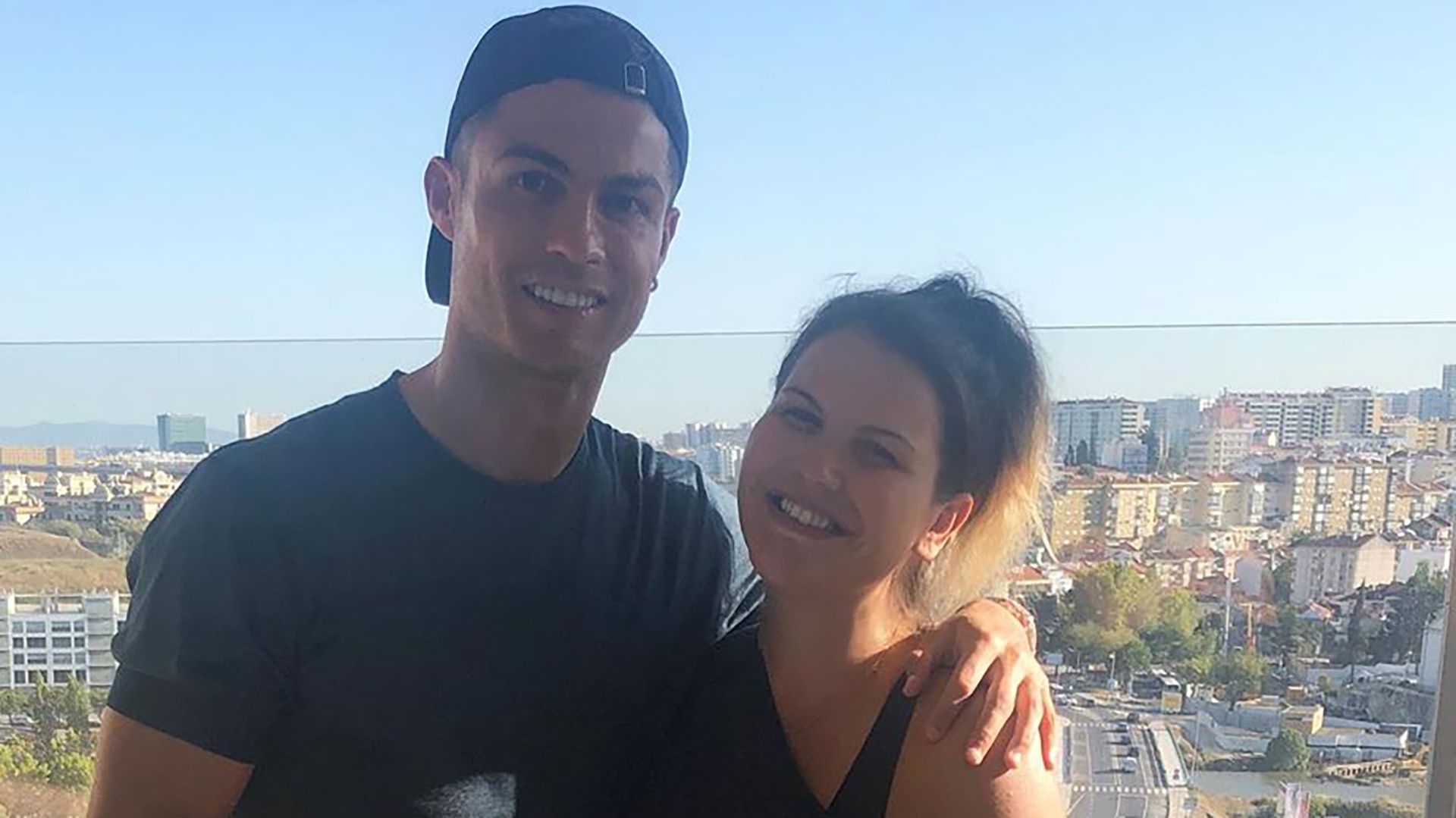 Katia Aveiro junto a Cristiano Ronaldo (IG: @katiaaveirooficial)