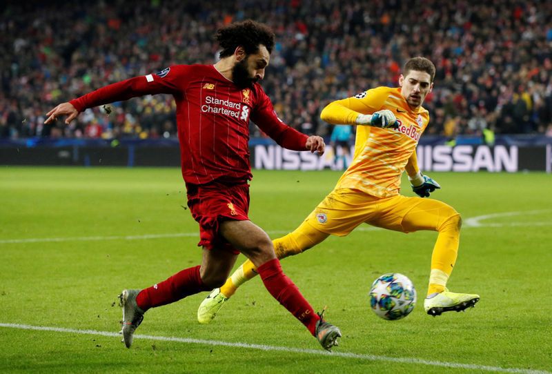 Foto del martes del delantero del Liverpool Mohamed Salah marcando ante Salzburgo. Dic 10, 2019 Action Images via Reuters/John Sibley